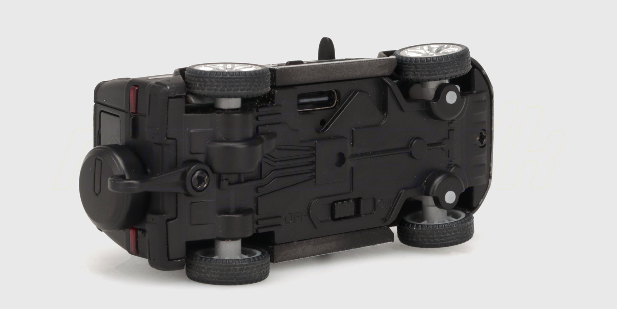 Nærbillede af USB-C ladeporten på en Mini FPV Car til hurtig opladning af det indbyggede batteri.