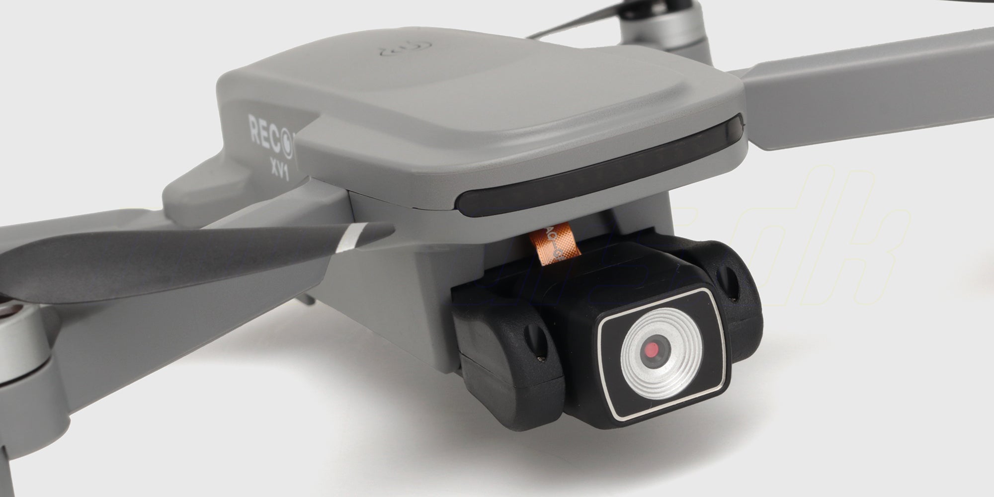 GrÄ Drone Recon XV1 med kamera set forfra i en skrÄ vinkel.
