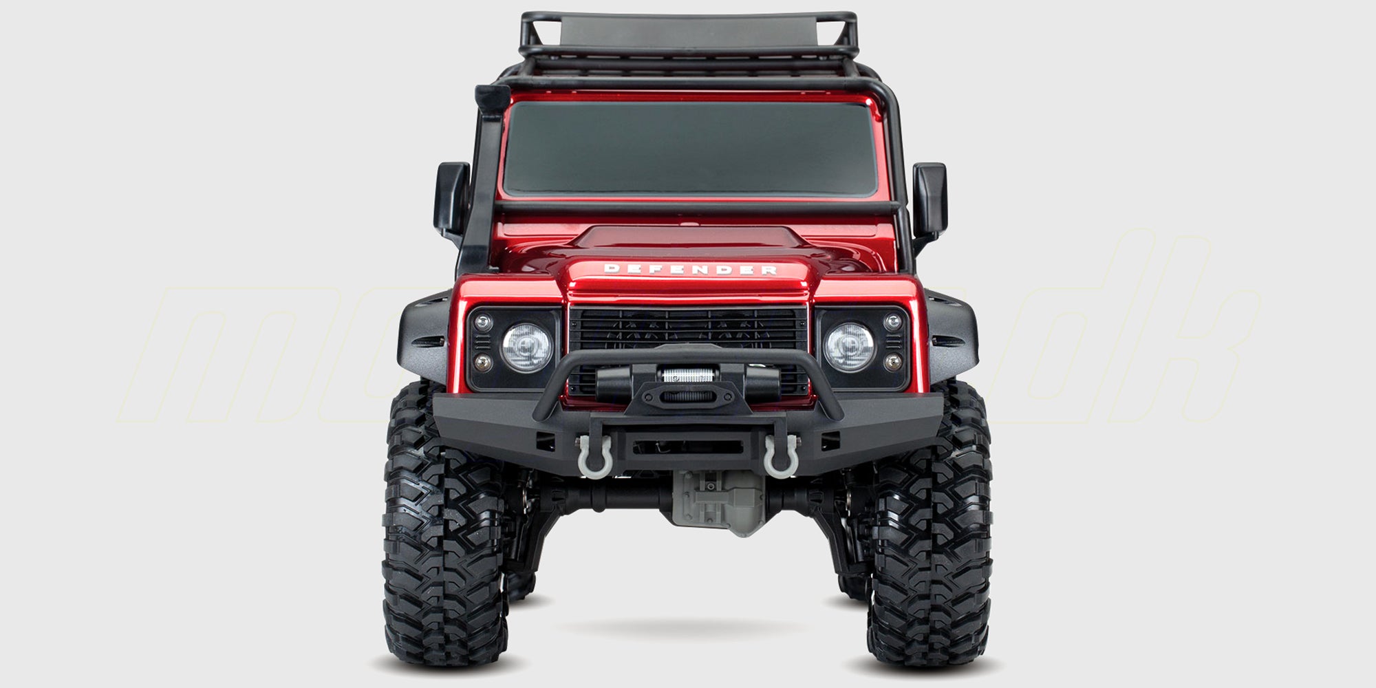 Traxxas TRX-4 fjernstyret off-road crawler med rød karosseri og grove dæk klar til kørsel i terræn.