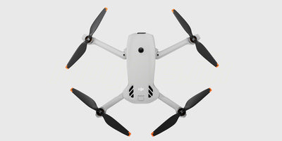 DJI Lito 1 set oppefra foldet ud klar til at gå i luften set på hvid baggrund