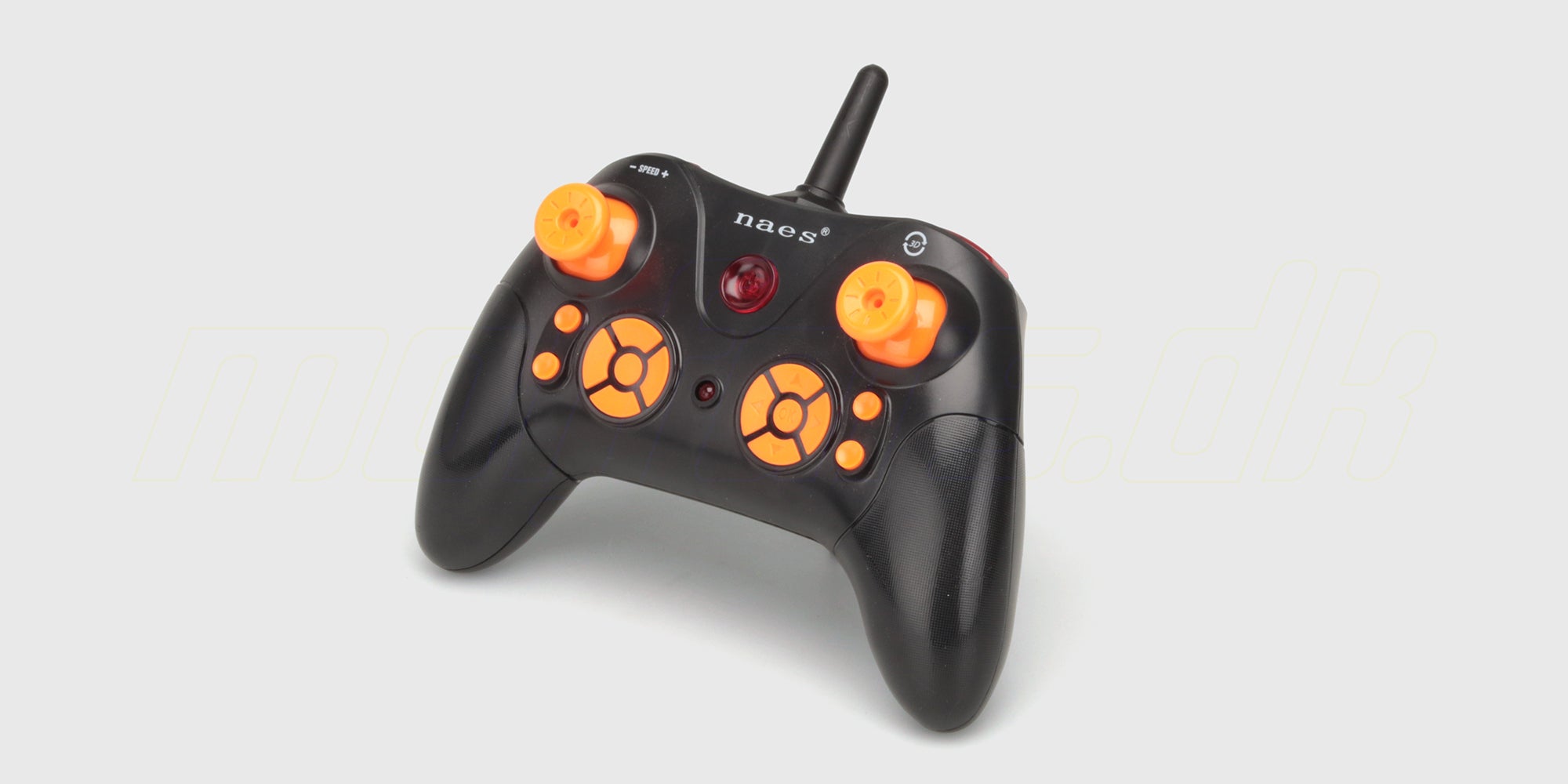 Sort fjernbetjening med to joysticks til Fighter Jet Brushless fjernstyret fly vist på hvid baggrund.