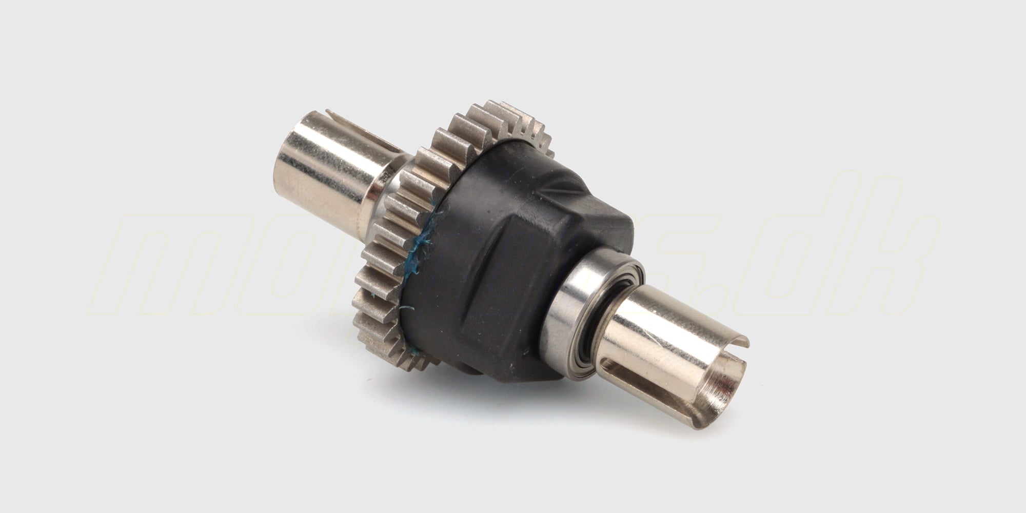 Hammer metal differential i robust sølvfarvet stål til fjernstyrede biler vist på en hvid baggrund.