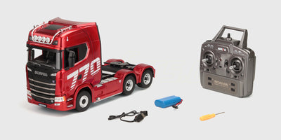 Huina Scania 770S perävaunulla 1:18