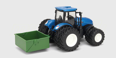 Grøn fjernstyret traktor med bevægelig frontskovl og store terrængående dæk til børn.