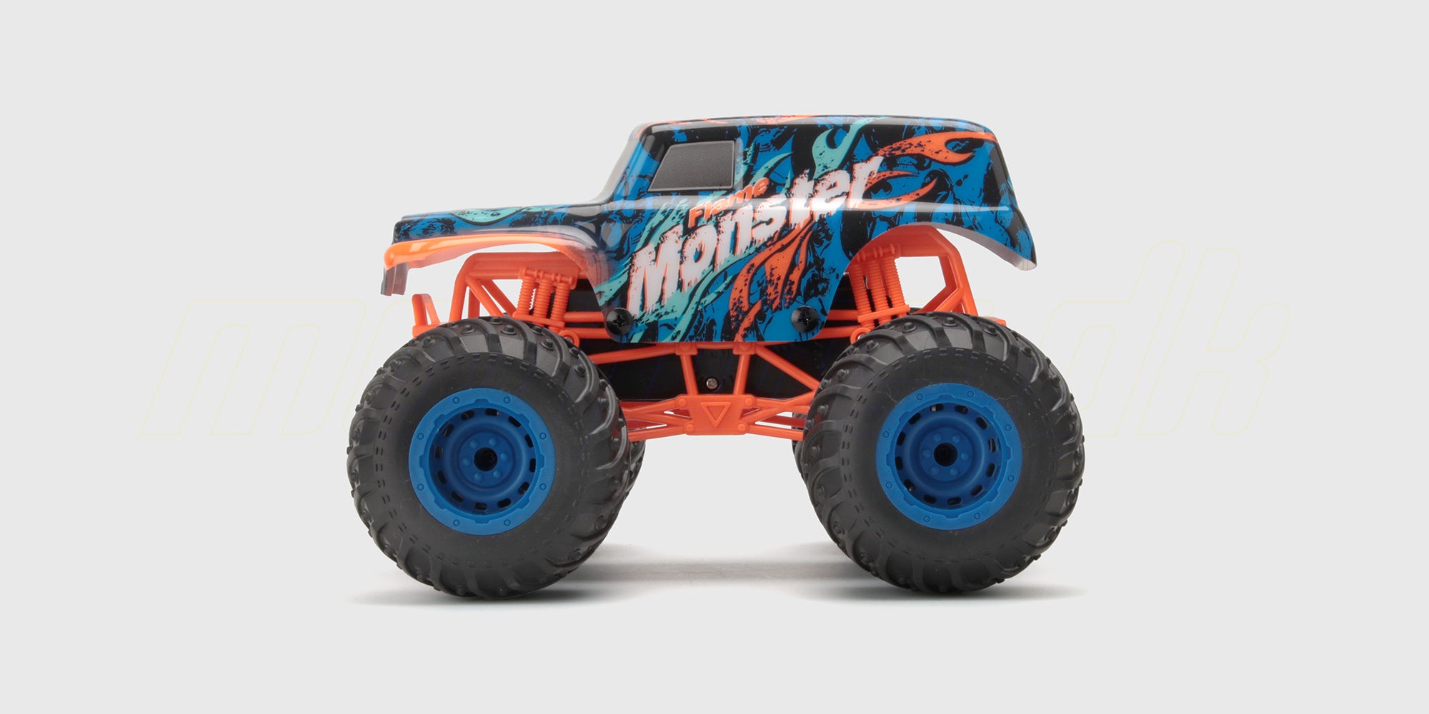 Flash4 monster truck med indbygget gyro kører på baghjulene på en jævn vejflade.
