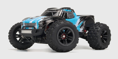 HyperGo Brushless fjernstyret bil i hvid og sort med blå detaljer vist fra siden på hvid baggrund.