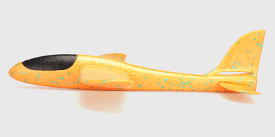 Orange Super Glider skumfly til børn vist på hvid baggrund klar til at blive kastet.