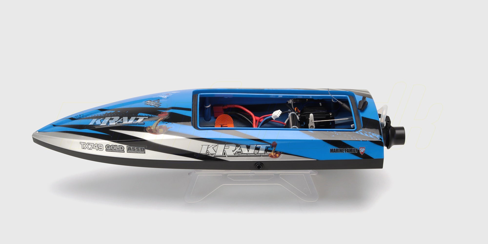 Hurtig sort og grøn Krait Brushless racingbåd der skærer gennem vandet med høj fart og skumsprøjt.