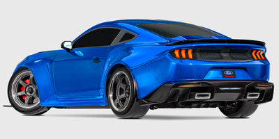 Blå Traxxas Mustang 4-Tec Drift fjernstyret bil med realistiske detaljer til drifting på asfalt.